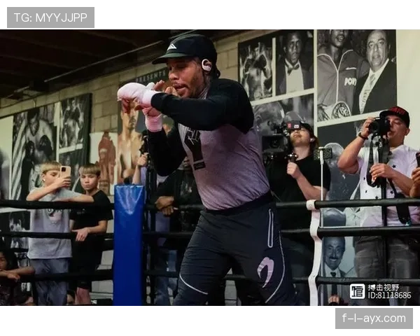 戴维斯爆发助球队斩获关键胜利 状态回暖显统治力 戴维斯爆发助球队斩获关键胜利 状态回暖显统治力