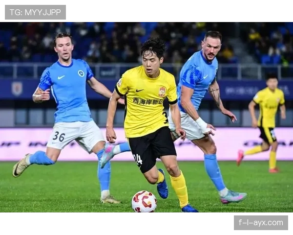 德甲转会市场激战正酣：多队竞逐明星球员，状态回升剑指新赛季