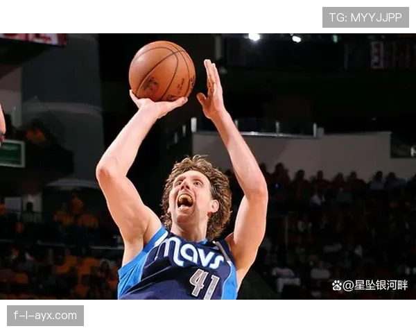 诺维茨基三分精准力压内线对手改变球队进攻结构